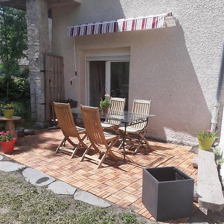 Appartement Rez De Chaussee Avec Terrasse Et Jardin Tence Exterior photo