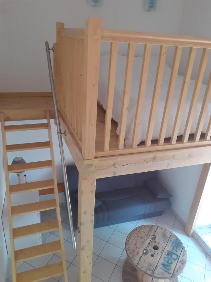 Appartement Rez De Chaussee Avec Terrasse Et Jardin Tence Exterior photo