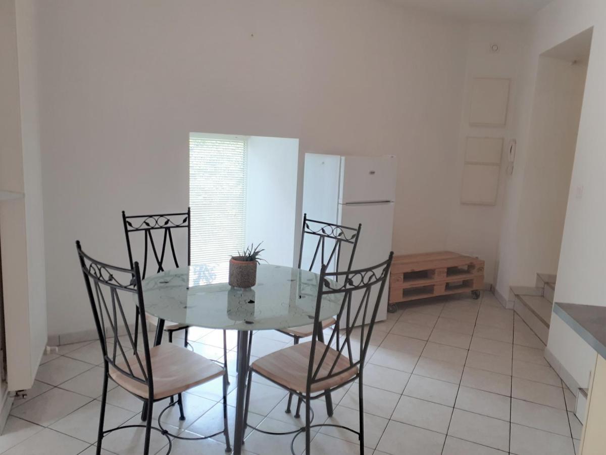 Appartement Rez De Chaussee Avec Terrasse Et Jardin Tence Exterior photo