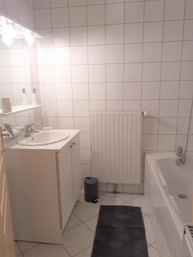 Appartement Rez De Chaussee Avec Terrasse Et Jardin Tence Exterior photo