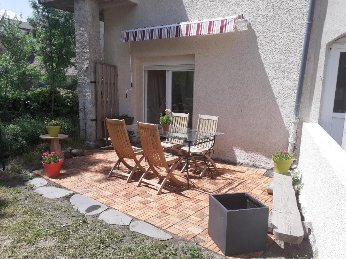 Appartement Rez De Chaussee Avec Terrasse Et Jardin Tence Exterior photo